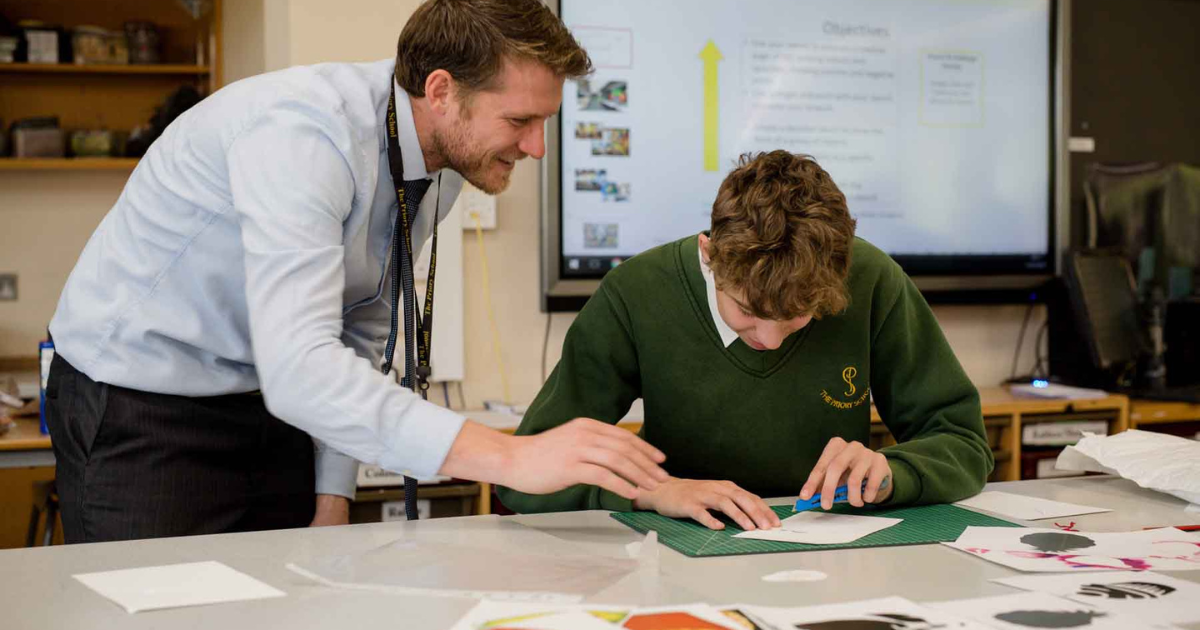 How Teacher Training Works in the UK: Routes and Requirements